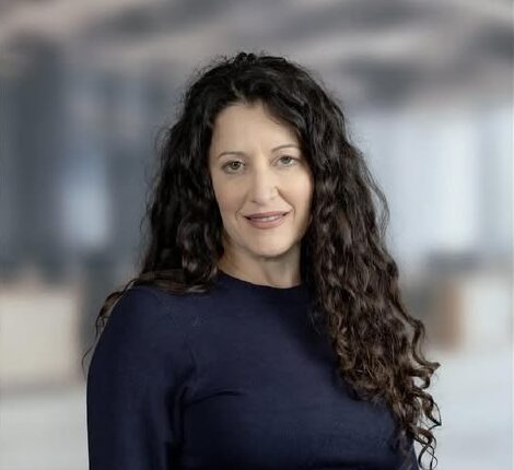 Shari Dollinger headshot